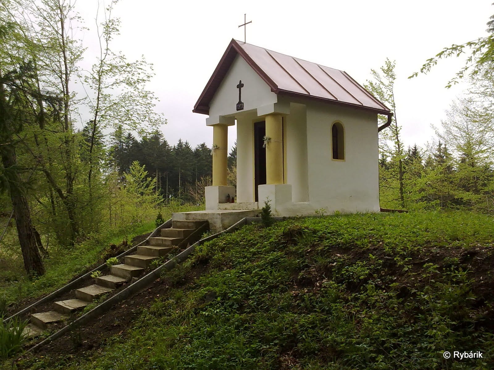 KAPLNKA PANNY MÁRIE POMOCNICE NA VALCHOVEJ
